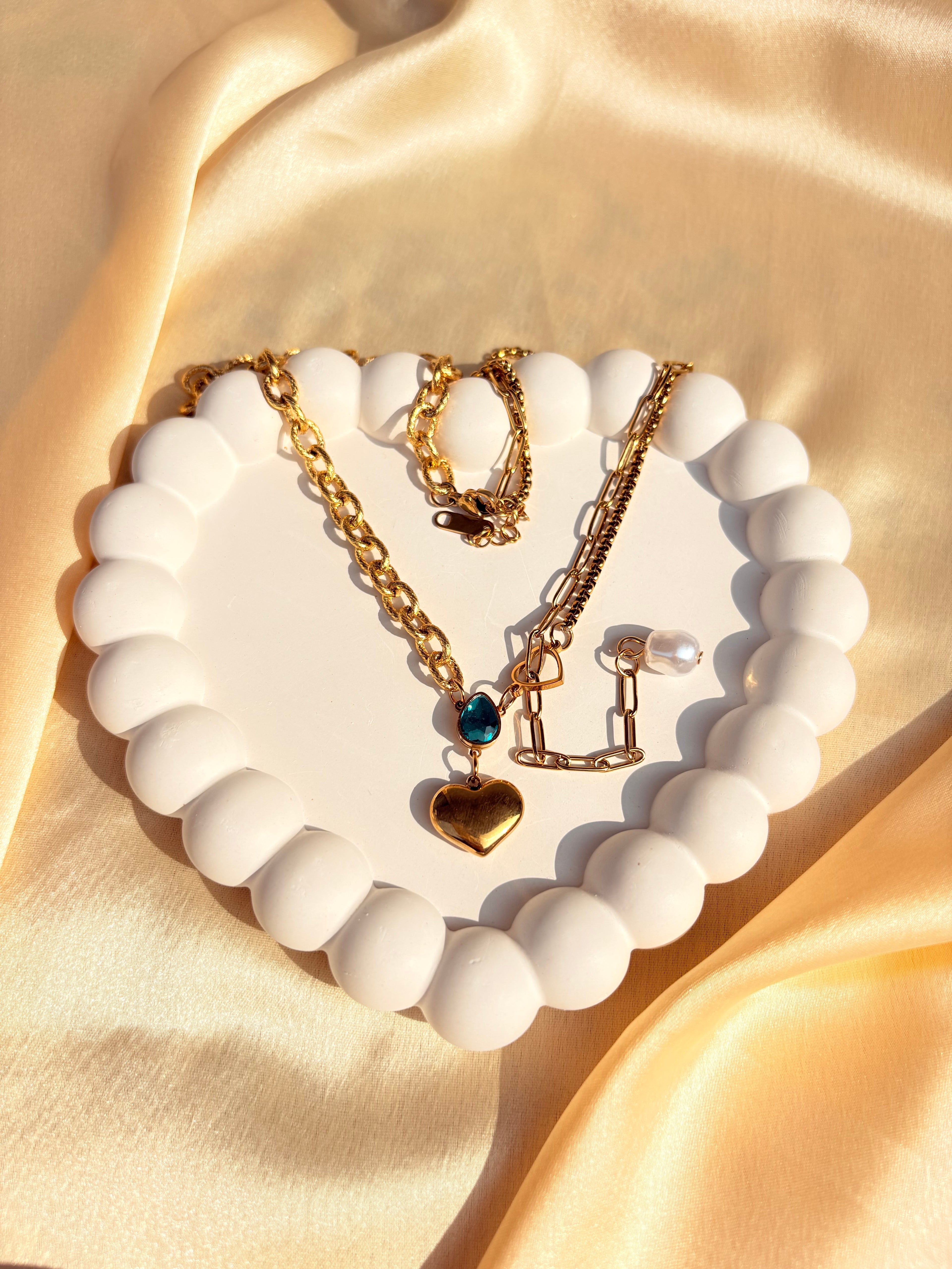 Lil heart carries pearl