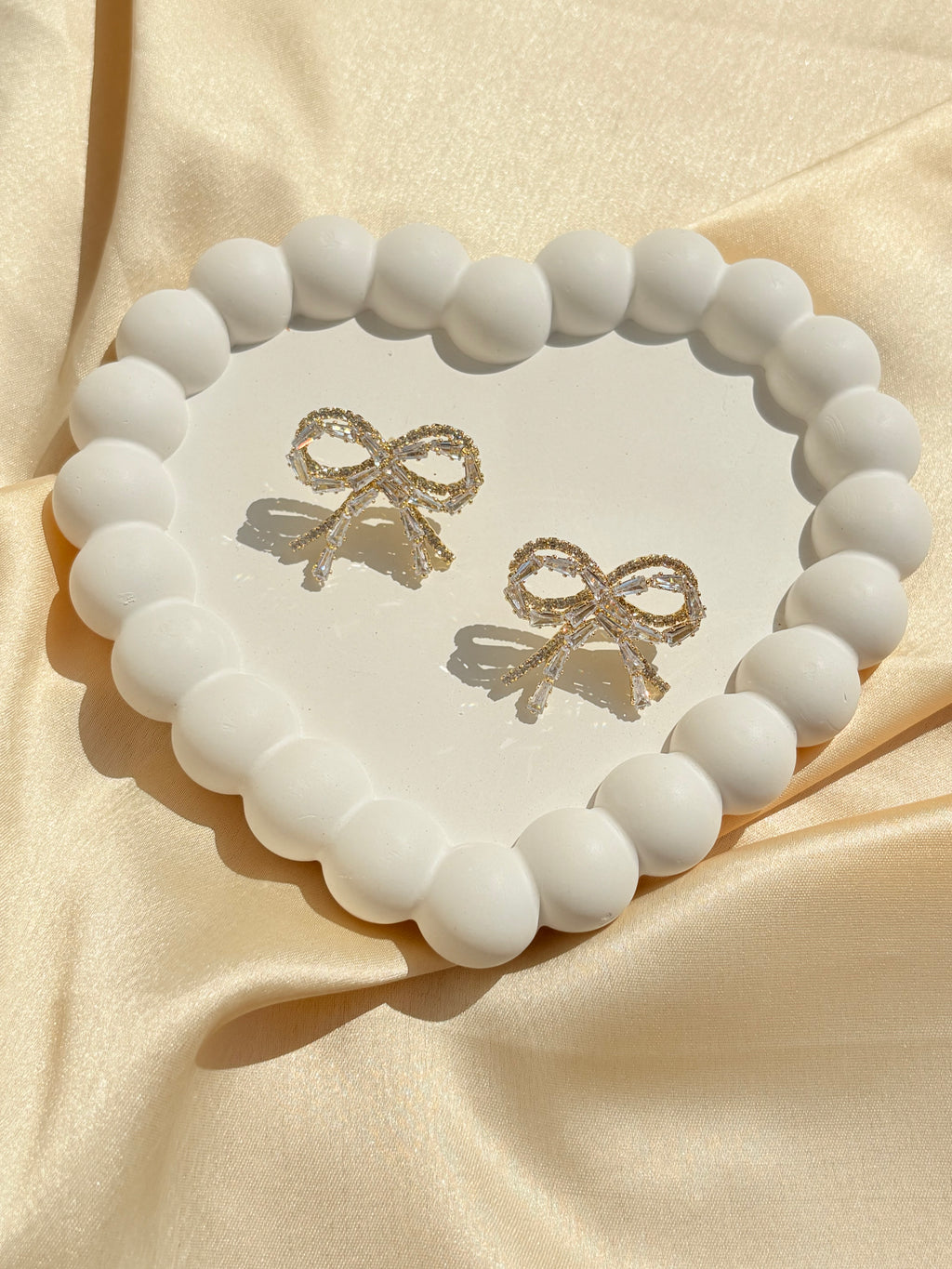 Diamond bow