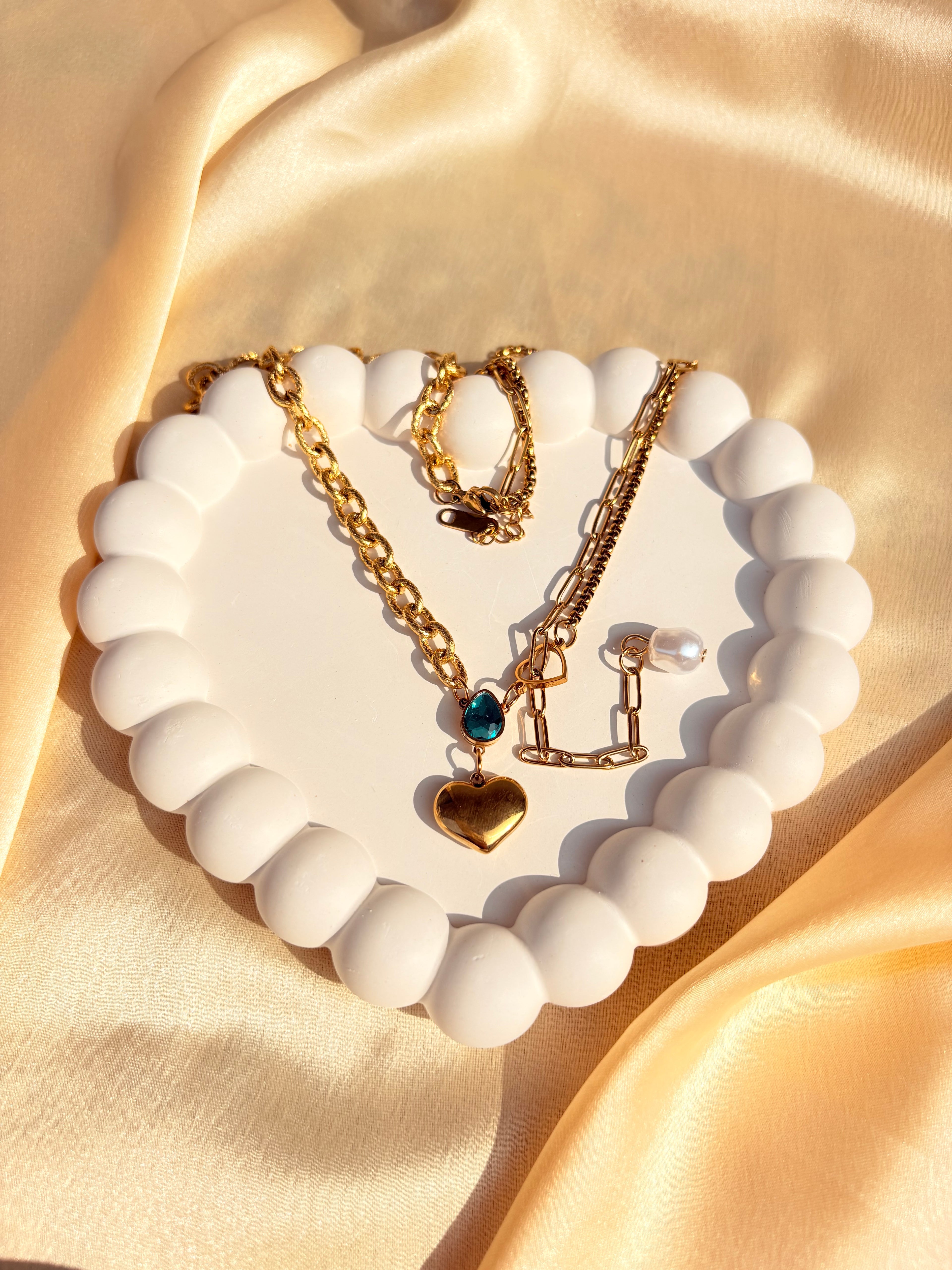 Lil heart carries pearl